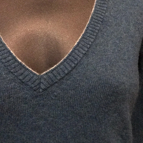 Twilight Bella Swab Banana Republic double trim sweater - Picture 9 of 11